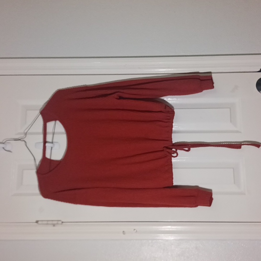 Hollister Blouse Top With Sweatshirt Style With Opening In The Back